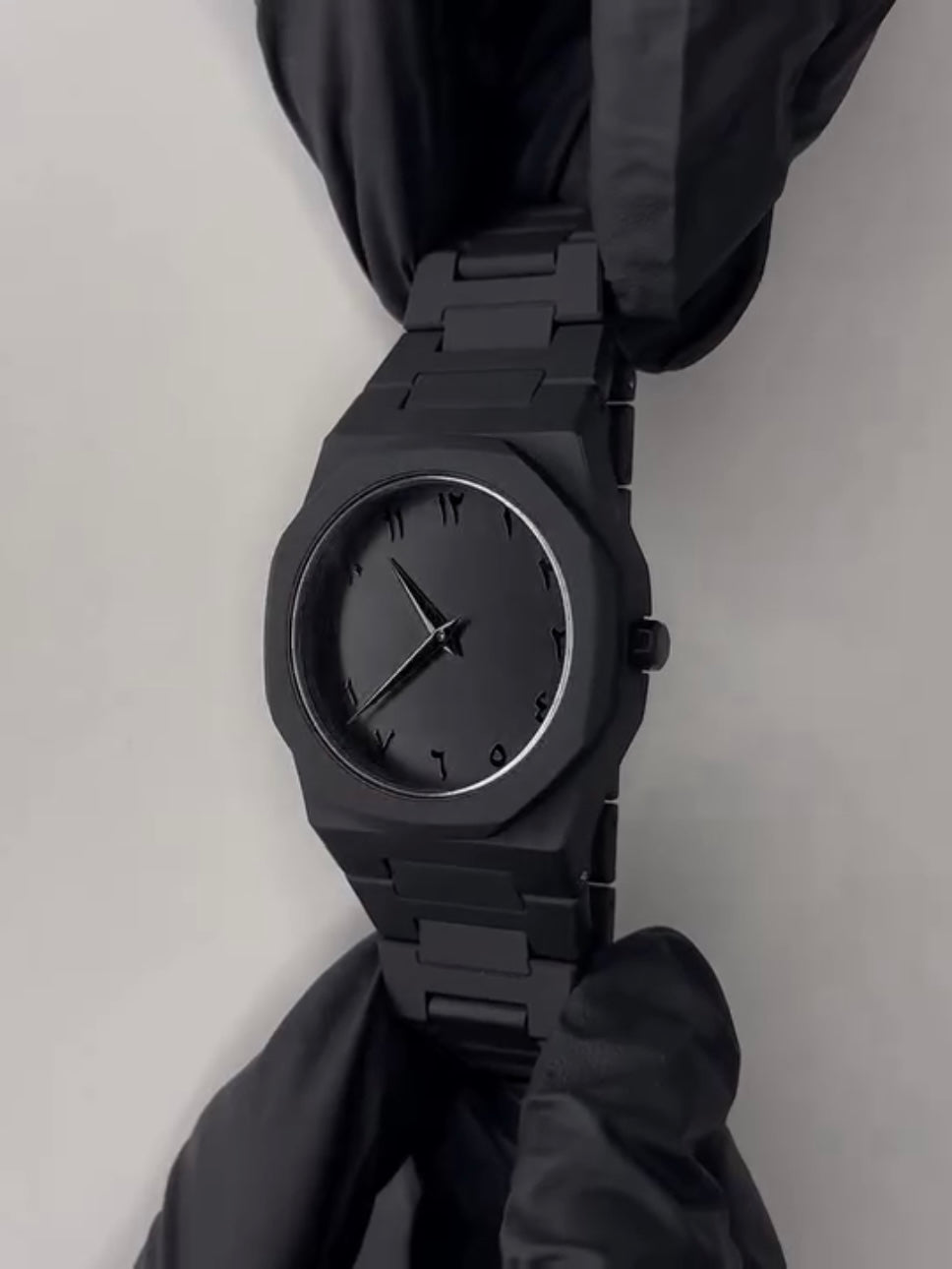 🖤 Black Minimalist Analog Aura Watch